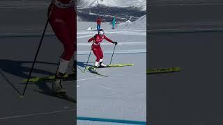 Алина Пеклецова лидирует - борьба в гору в Кировске на Финале Кубка России по лыжным гонкам 