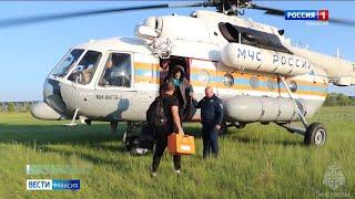 Сотрудники МЧС на вертолете эвакуировали из тайги туристку