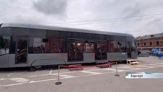 Первый в истории трамвай барнаульского производства представили горожанам