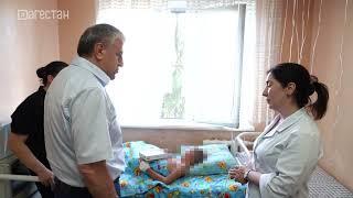 Мэр Махачкалы  навестил детей, которые пострадали при взрыве на трассе Махачкала – Астрахань