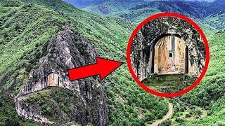 Древняя дверь высоко в горах, которую не смогли открыть