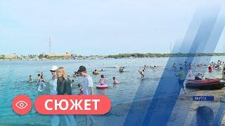 На городском пляже Якутска работают спасатели