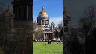 Весенний Петербург – как отдыхают петербуржцы на Сенатской площади на первомайских праздниках