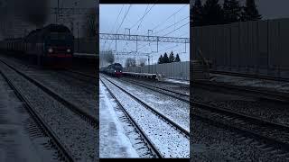 А звук-то какой! #поезда #ржд #бтс #локомотив #тепловоз #железнаядорога #гудит #дымит #shorts