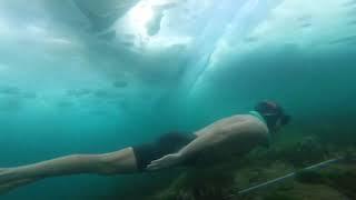 Плавание в Байкале под водой.