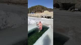 Ныряю в ледяной Байкал