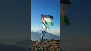 Флаг Палестины на вершине горы Маьт-Лоам. (Ингушетия)