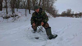 Рыбалка на речке в конце января!