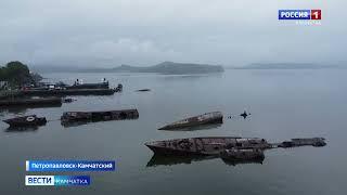 На Камчатке продолжается уборка акватории Авачинской бухты || Вести-Камчатка