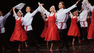 В Астрахани выступил знаменитый ансамбль народного танца имени Игоря Моисеева.