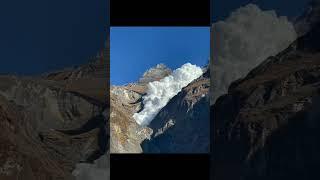 Невероятный сход лавины на озере Капуче, Непал 