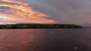 Россия: приятное путешествие по реке Волга на теплоходе. Удивительный закат солнца